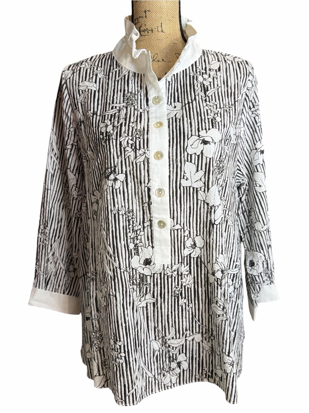 Terra Black & White Lightweight Floral Stripe Button Front Tunic NWT Size medium